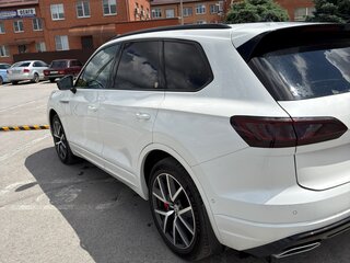 2019 Volkswagen Touareg III, белый, 5300000 рублей, вид 4