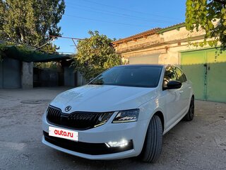 2018 Skoda Octavia III (A7) Рестайлинг, белый, 1599000 рублей, вид 1