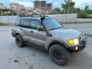 2002 Mitsubishi Montero III, бежевый, 1999999 рублей, вид 3