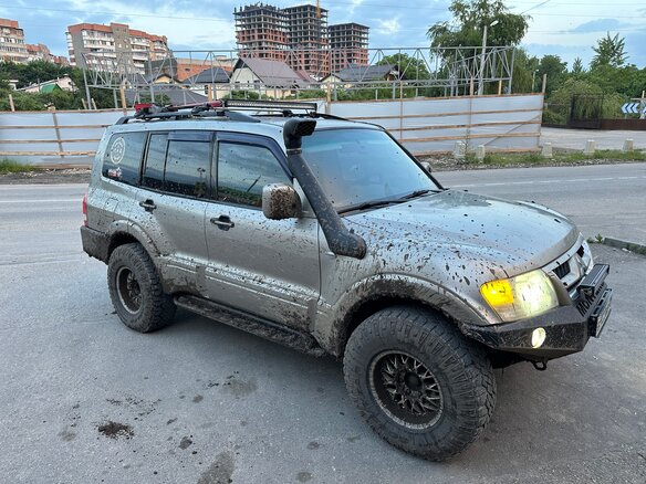 2002 Mitsubishi Montero III, бежевый, 1999999 рублей - вид 2