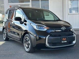 2022 Toyota Sienta III, чёрный, 1250121 рублей, вид 2