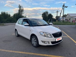 2013 Skoda Fabia II Рестайлинг, белый, 690000 рублей, вид 4