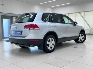 2012 Volkswagen Touareg II, серебристый, 2300000 рублей, вид 4