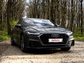 2020 Audi A7 55 TFSI II (4K), серый, 5850000 рублей, вид 3