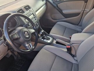 2010 Volkswagen Golf VI, серебристый, 650000 рублей, вид 3