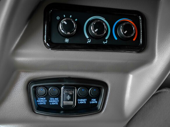 2024 GMC Savana I Рестайлинг, чёрный, 14999999 рублей - вид 37