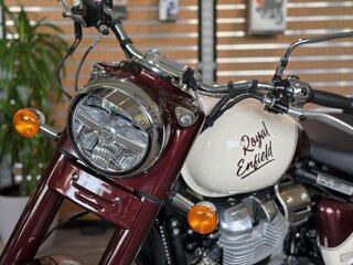 2026 Royal Enfield Classic 650, пурпурный, 703000 рублей, вид 2