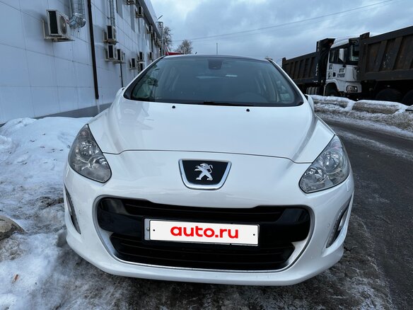 2011 Peugeot 308 I Рестайлинг, белый, 800000 рублей - вид 2