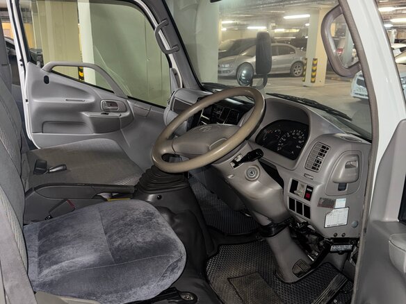 2002 Toyota Dyna, белый, 1350000 рублей - вид 8