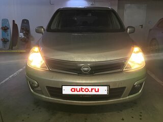 2010 Nissan Tiida I Рестайлинг, серебристый, 700000 рублей, вид 1