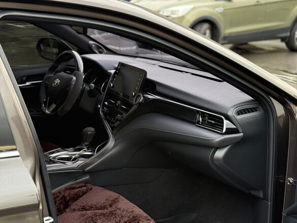 2021 Toyota Camry VIII (XV70), коричневый, 2650000 рублей - вид 8