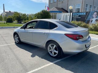 2013 Opel Astra J Рестайлинг, серебристый, 950000 рублей, вид 3