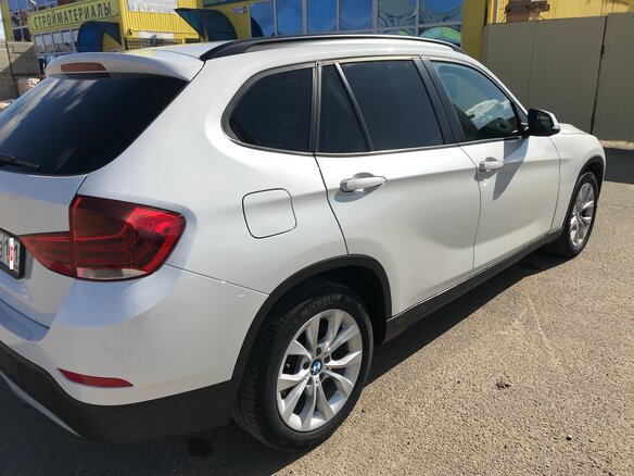 2013 BMW X1 18i I (E84) Рестайлинг, белый, 1120000 рублей - вид 2