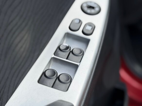 2011 Hyundai Solaris I, красный - вид 23