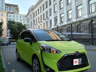 2019 Toyota Sienta II Рестайлинг, жёлтый, 1590000 рублей, вид 3