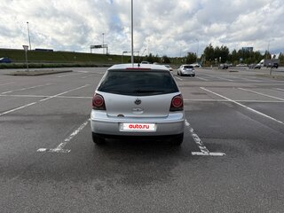 2008 Volkswagen Polo IV Рестайлинг, серебристый, 240000 рублей, вид 3