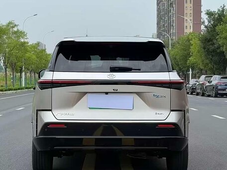 2026 Toyota bZ3X 58.3 kWh, серебристый, 2970000 рублей, вид 4