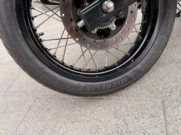 2025 Royal Enfield Continental GT, серебристый, 585000 рублей - вид 7