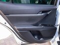 2021 Toyota Camry VIII (XV70) Рестайлинг, белый, 3500000 рублей - вид 11