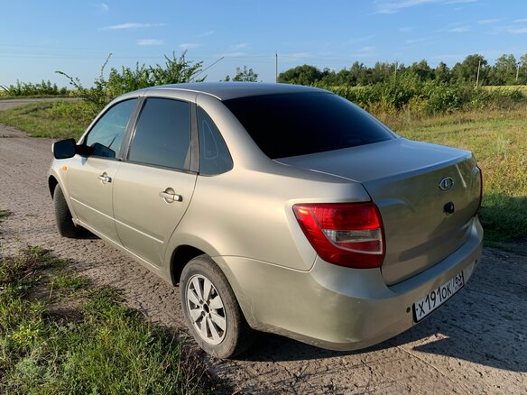 2013 Lada (ВАЗ) Granta I, бежевый, 405000 рублей - вид 3