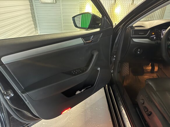 2018 Skoda Superb III, чёрный, 1750000 рублей - вид 17