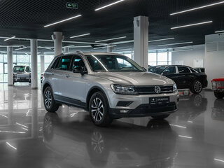 2019 Volkswagen Tiguan II, серебристый, 2330000 рублей, вид 2