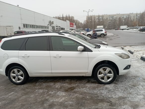 2008 Ford Focus II Рестайлинг, белый, 350000 рублей - вид 1