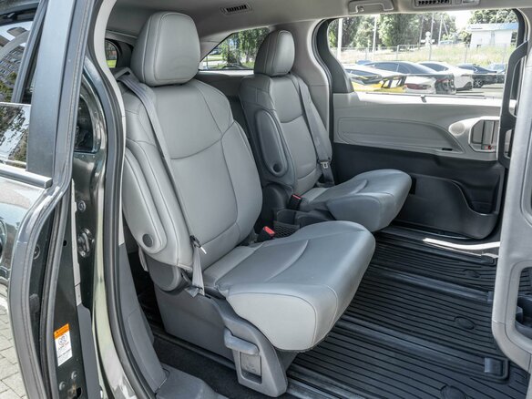 2021 Toyota Sienna IV, зелёный, 3960000 рублей - вид 6