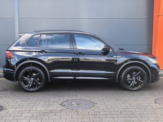 2021 Volkswagen Tiguan II Рестайлинг, чёрный, 3799000 рублей, вид 3