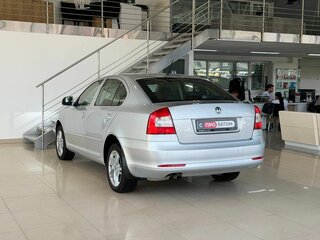 2013 Skoda Octavia II (A5) Рестайлинг, серый, 649900 рублей, вид 5