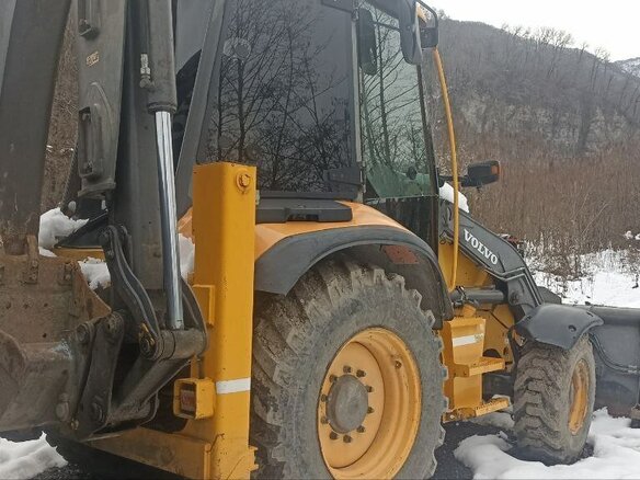 2011 Volvo BL, жёлтый, 6100000 рублей - вид 4