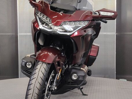 2025 Honda GL 1800 Gold Wing, красный, 3199000 рублей, вид 3