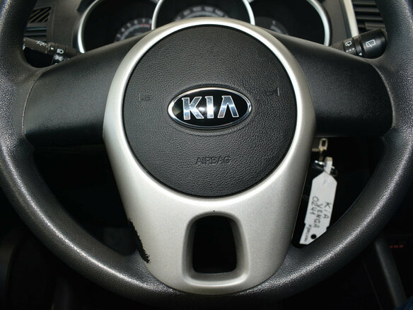 2015 Kia Venga 5-speed I Рестайлинг, красный, 895000 рублей - вид 10
