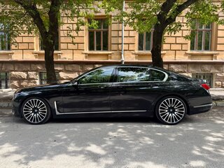 2019 BMW 7 серии Long 730Ld xDrive VI (G11/G12) Рестайлинг, чёрный, 5400000 рублей, вид 4