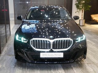 2025 BMW 5 серии Long 530Li xDrive VIII (G60/G61/G68), чёрный, 9000000 рублей, вид 4