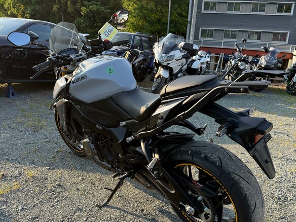 2022 Suzuki GSX-S 1000, серый, 1099000 рублей - вид 19