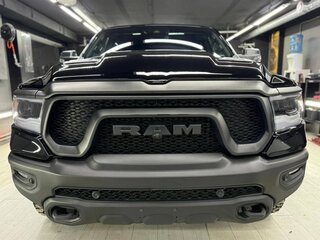 2023 Ram 1500 Quad Cab eTorque V, чёрный, 7900000 рублей, вид 2