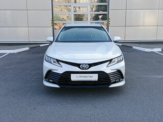 2021 Toyota Camry VIII (XV70) Рестайлинг, белый, 3399000 рублей, вид 2