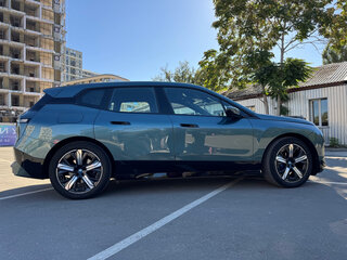 2022 BMW iX xDrive50 I (I20), зелёный, 9700000 рублей, вид 3
