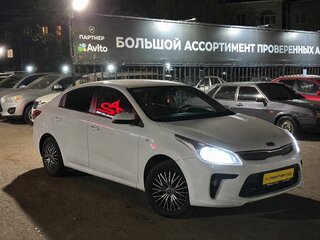 2018 Kia Rio IV, белый, 899000 рублей, вид 2