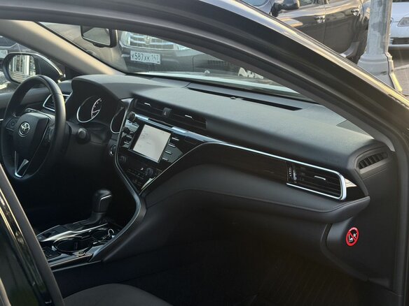2020 Toyota Camry VIII (XV70), чёрный, 2450000 рублей - вид 8