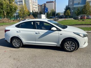 2020 Hyundai Solaris II Рестайлинг, жёлтый, 790000 рублей, вид 2