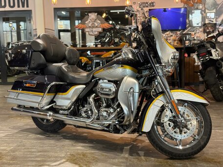 2012 Harley-Davidson CVO, серебристый, 1490000 рублей, вид 4