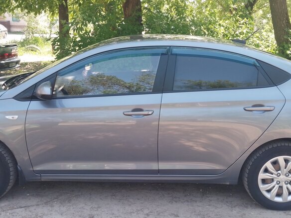 2017 Hyundai Solaris II, серый, 1060000 рублей - вид 2
