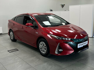2018 Toyota Prius IV Рестайлинг (XW50), красный, 2310000 рублей, вид 3