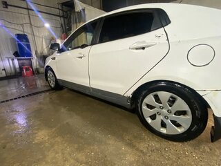 2016 Kia Rio III Рестайлинг, белый, 500000 рублей, вид 5