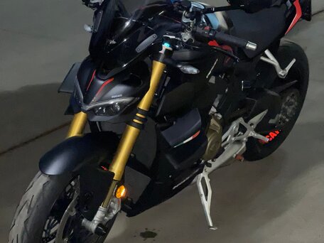 2021 Ducati Streetfighter V4, чёрный, 2100000 рублей, вид 2