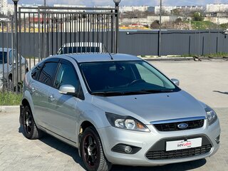 2010 Ford Focus II Рестайлинг, серебристый, 697000 рублей, вид 3