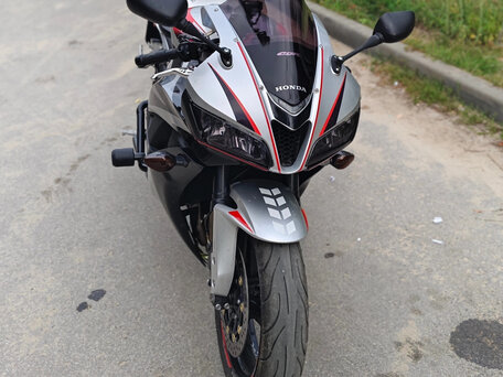 2007 Honda CBR 600RR, серебристый, 580000 рублей, вид 1