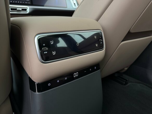 2025 Li Auto (Lixiang) L9 52.3 kWh I Рестайлинг, чёрный, 11990000 рублей - вид 32